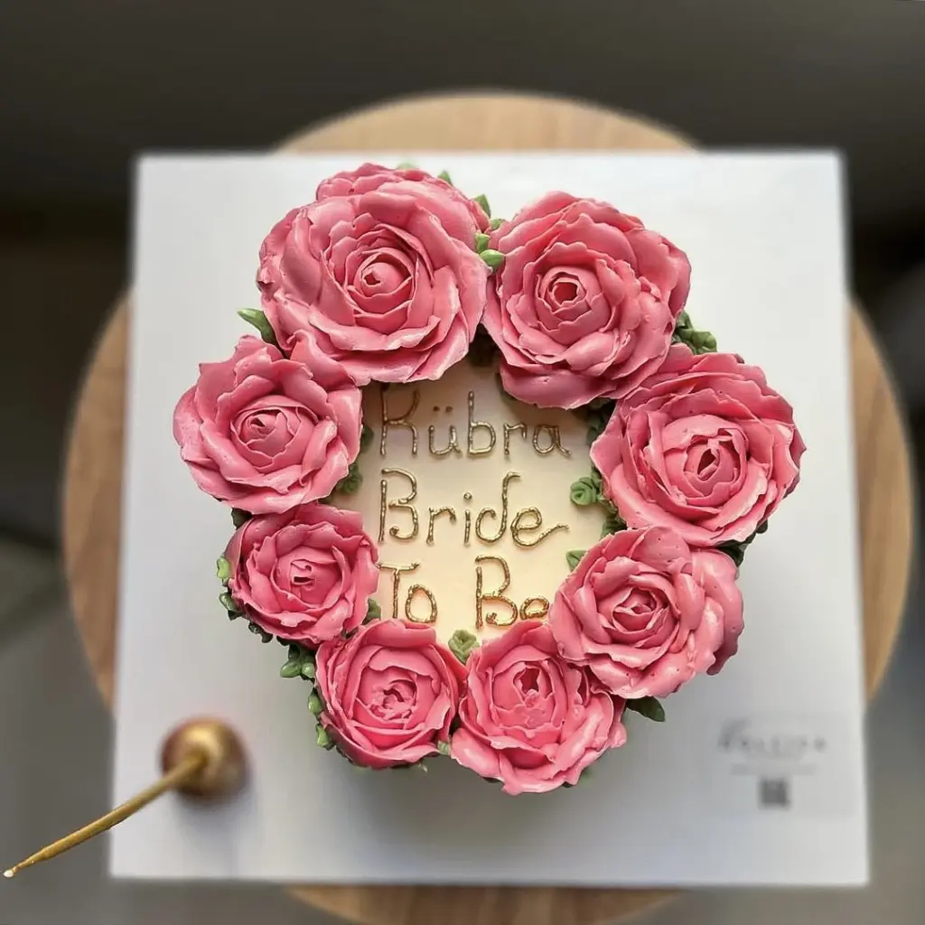 Alanya bride to be ( bekarlığa veda) pembe kremadan gül detaylı, Alanya Butik Pasta