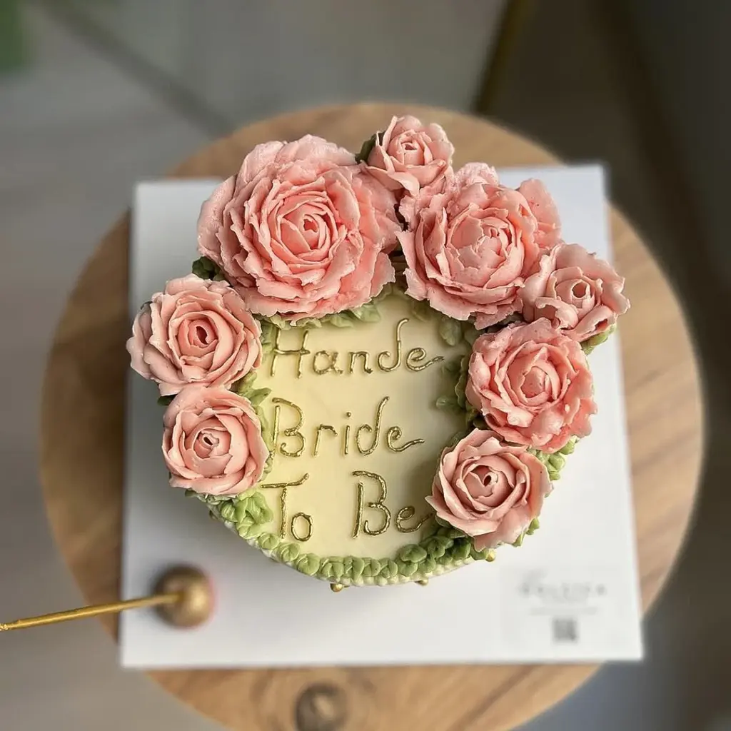 Alanya bride to be ( bekarlığa veda) pembe kremadan gül detaylı, Alanya Butik Pasta